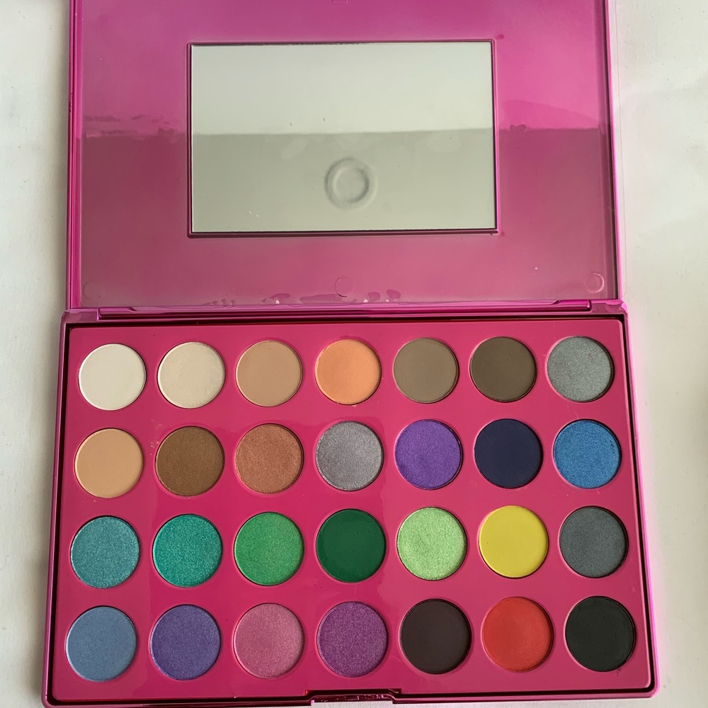 Crown Cosmo Collection Eyeshadow Palette 28 Shades